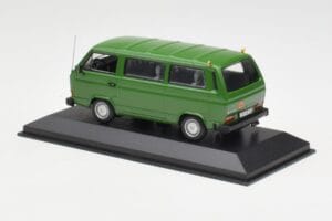 Volkswagen T3 Bus Зелен Minichamps 1:43 400055000 Метал — снимка 3 от 4