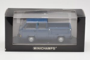 Volkswagen T3 Double Cab Flatbed Син Minichamps 1:43 400055260 Метал — снимка 4 от 4
