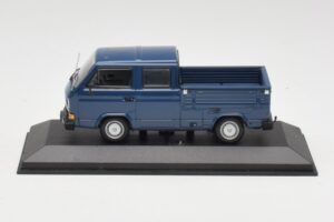Volkswagen T3 Double Cab Flatbed Син Minichamps 1:43 400055260 Метал