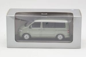 Volkswagen T5 Bus Fresco Green Minichamps 1:43 T5001-B Метал — снимка 4 от 4