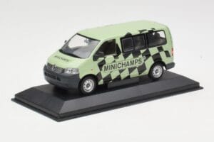 Volkswagen T5 Bus Зелен Minichamps 1:43 T5002 Метал — снимка 2 от 4
