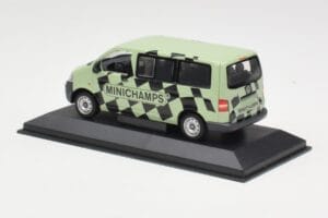 Volkswagen T5 Bus Зелен Minichamps 1:43 T5002 Метал — снимка 3 от 4