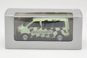 Volkswagen T5 Bus Зелен Minichamps 1:43 T5002 Метал — снимка 4 от 4