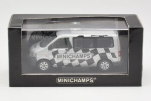 Volkswagen T5 Bus Minichamps Edition Minichamps 1:43 400052202 Метал — снимка 4 от 4
