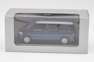 Volkswagen T5 Bus Shadow Blue Minichamps 1:43 842902102 Метал — снимка 4 от 4