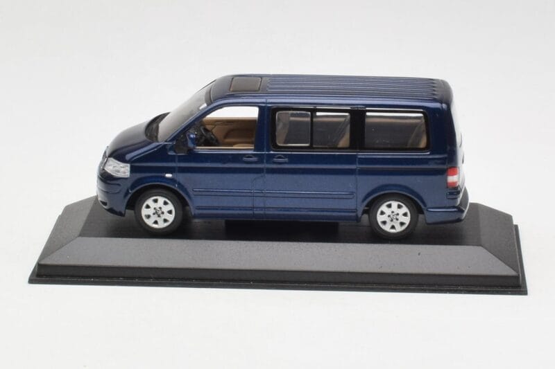 Volkswagen T5 Bus Shadow Blue Minichamps 1:43 842902102 Метал