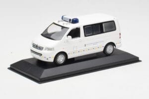 Volkswagen T5 Multivan Bundeswehr Спешен Лекар Прототип Minichamps 1:43 400052291-P1 Метал — снимка 2 от 4