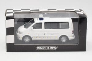 Volkswagen T5 Multivan Bundeswehr Спешен Лекар Прототип Minichamps 1:43 400052291-P1 Метал — снимка 4 от 4