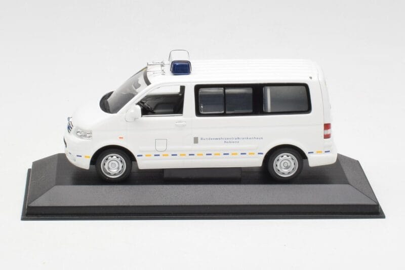 Volkswagen T5 Multivan Bundeswehr Спешен Лекар Прототип Minichamps 1:43 400052291-P1 Метал