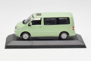 Volkswagen T5 Multivan California Лаймово Зелено Dealer Minichamps 1:43 400052201-D1 Метал