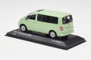 Volkswagen T5 Multivan California Лимонено Зелен Minichamps 1:43 400052201 Метал — снимка 3 от 4