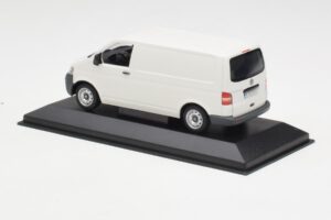 Volkswagen T5 Transporter Бял Minichamps 1:43 T5002-B Метал — снимка 3 от 4