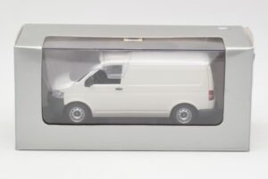 Volkswagen T5 Transporter Бял Minichamps 1:43 T5002-B Метал — снимка 4 от 4