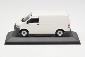 Volkswagen T5 Transporter Бял Minichamps 1:43 T5002-B Метал