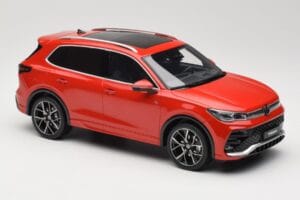 Volkswagen Tiguan eTSI R-Line Persimmon Red Metallic Otto 1:18 OT489 Смола — снимка 4 от 6