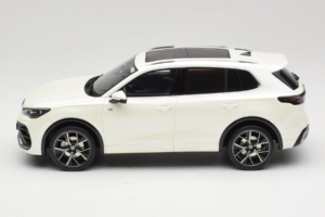 Volkswagen Tiguan R-Line Oryx White Pearl Otto 1:18 OT1219 Смола — снимка 3 от 6