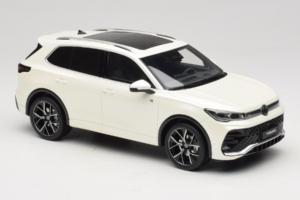 Volkswagen Tiguan R-Line Oryx White Pearl Otto 1:18 OT1219 Смола — снимка 4 от 6