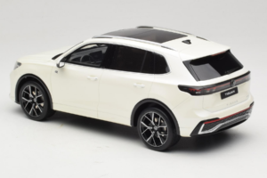 Volkswagen Tiguan R-Line Oryx White Pearl Otto 1:18 OT1219 Смола — снимка 5 от 6