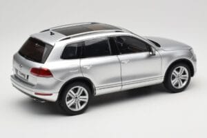 Volkswagen Touareg 7L Silver Metallic Kyosho 1:18 8821CS Метал — снимка 3 от 8