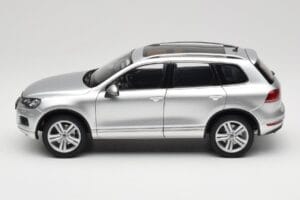 Volkswagen Touareg 7L Silver Metallic Kyosho 1:18 8821CS Метал — снимка 4 от 8