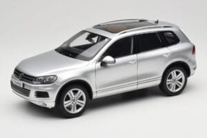 Volkswagen Touareg 7L Silver Metallic Kyosho 1:18 8821CS Метал