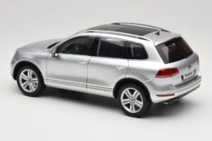 Volkswagen Touareg 7L Silver Metallic Kyosho 1:18 8821CS Метал — снимка 7 от 8