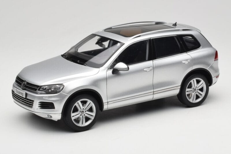 Volkswagen Touareg 7L Silver Metallic Kyosho 1:18 8821CS Метал