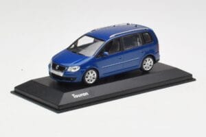 Volkswagen Touran Син Minichamps 1:43 TOURAN002 Метал — снимка 2 от 4