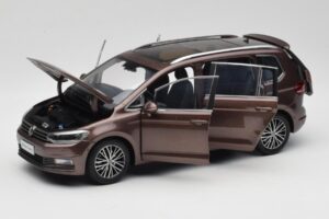 Volkswagen Touran 5T Кафяв Paudi Model 1:18 ZVE000003BRA Метал — снимка 2 от 8