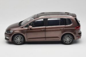 Volkswagen Touran 5T Кафяв Paudi Model 1:18 ZVE000003BRA Метал — снимка 4 от 8