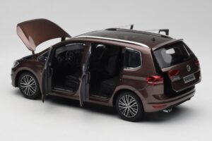 Volkswagen Touran 5T Кафяв Paudi Model 1:18 ZVE000003BRA Метал — снимка 5 от 8