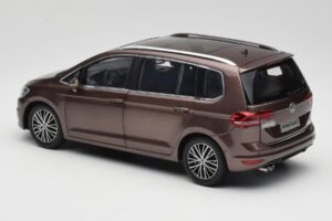Volkswagen Touran 5T Кафяв Paudi Model 1:18 ZVE000003BRA Метал — снимка 7 от 8