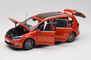 Volkswagen Touran 5T Оранжев Paudi Model 1:18 ZVE000003ORA Метал — снимка 2 от 8