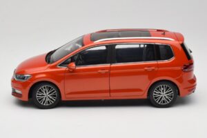 Volkswagen Touran 5T Оранжев Paudi Model 1:18 ZVE000003ORA Метал — снимка 4 от 8