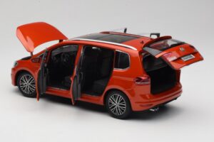 Volkswagen Touran 5T Оранжев Paudi Model 1:18 ZVE000003ORA Метал — снимка 5 от 8