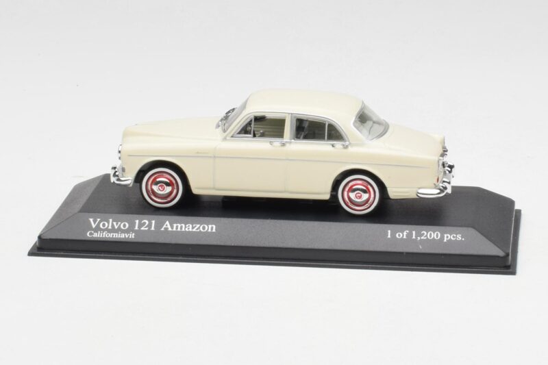 Volvo 121 Amazon Бял Minichamps 1:43 430171040 Метал