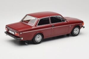 Volvo 142 Тъмночервен MCG 1:18 MCG18443 Метал — снимка 2 от 6