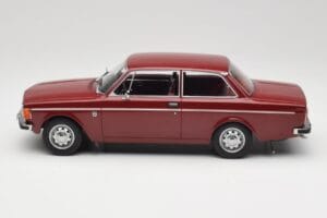 Volvo 142 Тъмночервен MCG 1:18 MCG18443 Метал — снимка 3 от 6