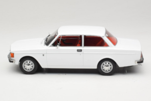 Volvo 142 Бял MCG 1:18 MCG18445 Метал — снимка 3 от 6
