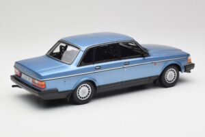 Volvo 240 GL Синьо Металик Minichamps 1:18 155171404 Метал — снимка 2 от 6