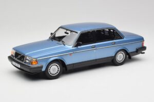 Volvo 240 GL Синьо Металик Minichamps 1:18 155171404 Метал