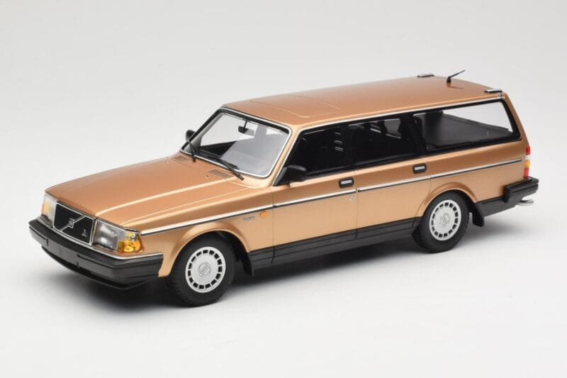 Volvo 240 GL Комби Gold Metallic Minichamps 1:18 155171415 Метал