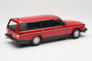 Volvo 240 GL Комби Червен Minichamps 1:18 155171411 Метал — снимка 2 от 6