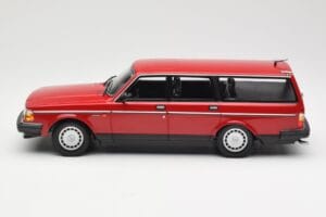 Volvo 240 GL Комби Червен Minichamps 1:18 155171411 Метал — снимка 3 от 6