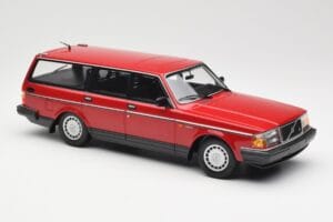 Volvo 240 GL Комби Червен Minichamps 1:18 155171411 Метал — снимка 4 от 6