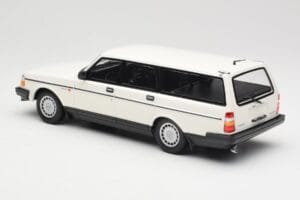 Volvo 240 GL Комби Бял Minichamps 1:18 155171412 Метал — снимка 5 от 6