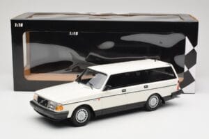 Volvo 240 GL Комби Бял Minichamps 1:18 155171412 Метал — снимка 6 от 6