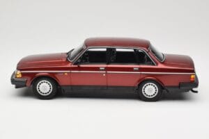 Volvo 240 GL Dark Red Metallic Minichamps 1:18 155171406 Метал — снимка 3 от 6