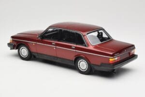 Volvo 240 GL Dark Red Metallic Minichamps 1:18 155171406 Метал — снимка 5 от 6