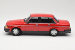 Volvo 240 GL Тъмночервен Minichamps 1:18 166171401 Метал — снимка 3 от 6
